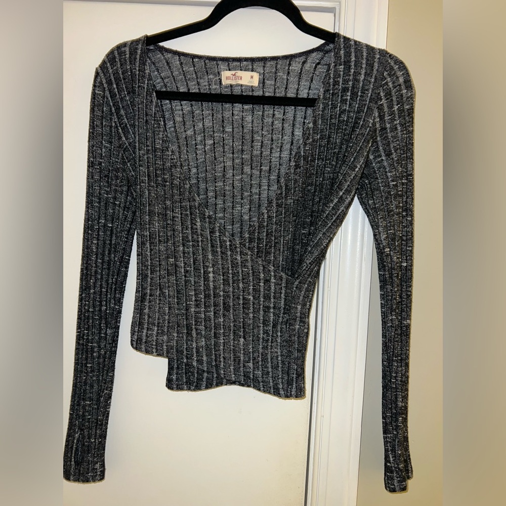 HOLLISTER Wrap style long sleeve. M